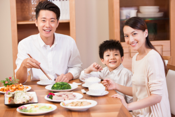 Xây dựng hạnh phúc gia đình   qua những bữa cơm hàng ngày