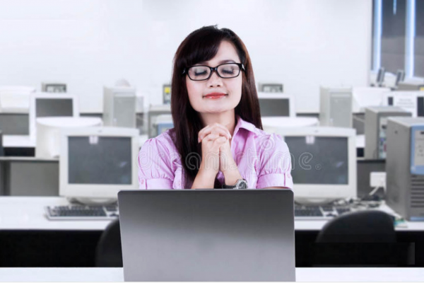 Thời đại 5G mà còn cầu nguyện à?