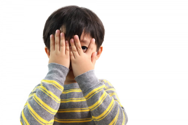 Làm gì để trẻ bớt nhút nhát?