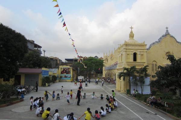 Thiếu Nhi Thánh Thể Giáo xứ Tp.Hưng Yên mừng lễ Chúa Phục Sinh 2015