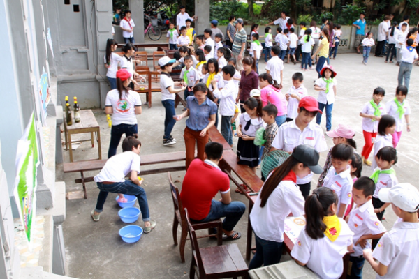Gx. Cao Xá: Các em Thiếu nhi Thánh Thể Giu-se Tuân mừng Chúa phục sinh 2015