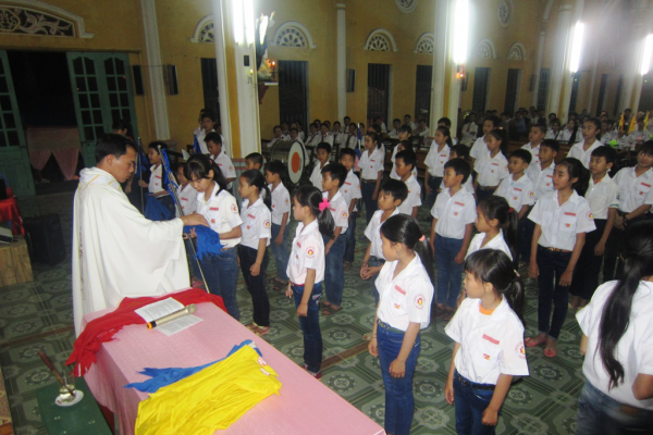 Liên đoàn TNTT Giuse Khang - Xứ đoàn Thiếu Nhi Thánh Thể Aug. Nguyễn Văn Mới - Giáo xứ Tràng Lũ ra mắt và tuyên hứa - 2015