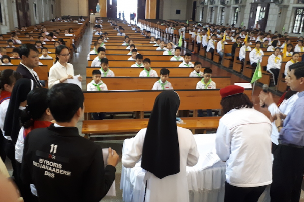 Thiếu nhi Giáo xứ Chính tòa Thái Bình thi hết học kì I/2018-2019