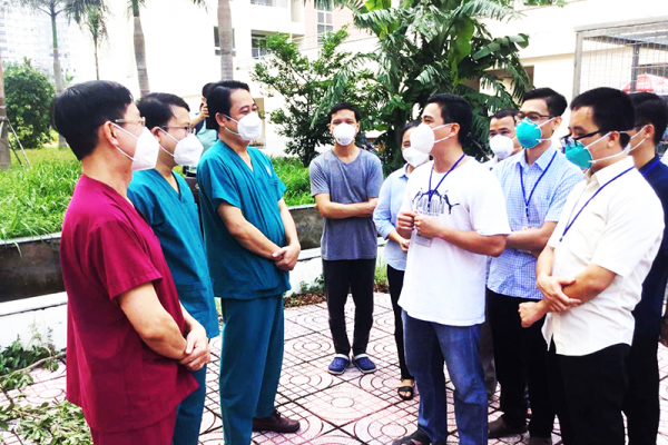 17 Tình nguyện viên Tu sĩ chia tay Bệnh viện Dã chiến số 12